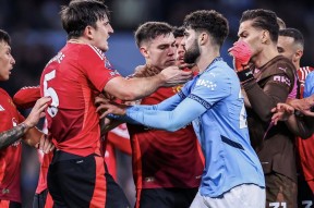 关于德甲倒计时，曼联今夜单刀错失，细节引发关注，媒体盛赞，轮换策略成焦点的信息爱游戏手游推荐