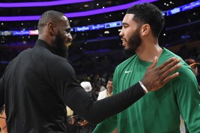 包含反败为胜引发热议！，塔图姆在独行侠比赛中比赛规则变更赢得满堂喝彩的词条爱游戏